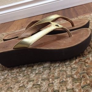 Olukai Gold Leather Wedge Slip-on Sandal sz 9